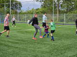 Laatste training S.K.N.W.K. JO7-1 (partijtje tegen de ouders) van maandag 27 mei 2024 (149/180)